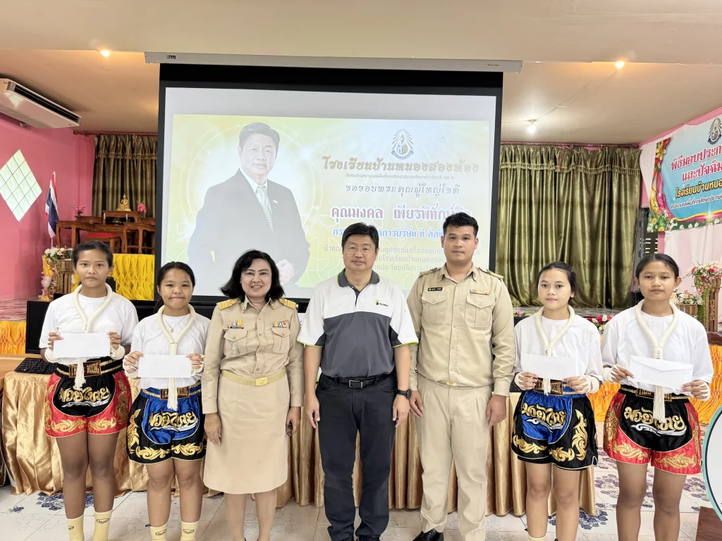 มอบคอมพิวเตอร์ให้โรงเรียนบ้านหนองสองห้อง 02